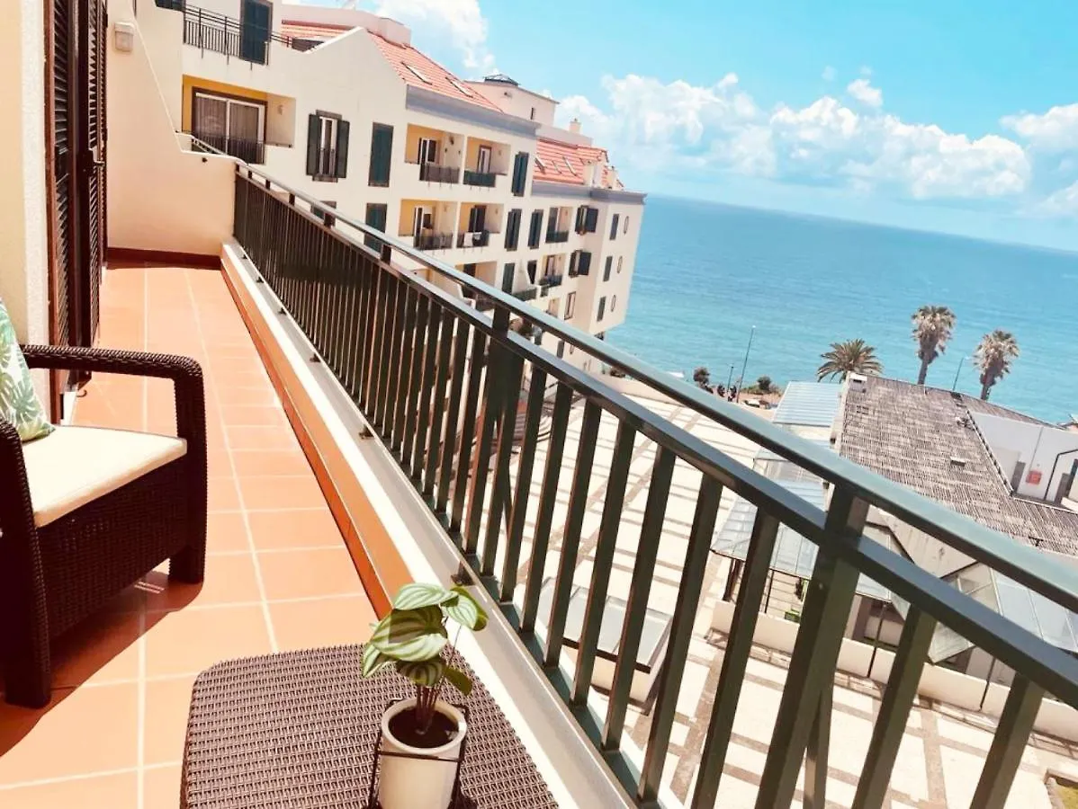 Seaview Apartment Walking To The Beach contacts