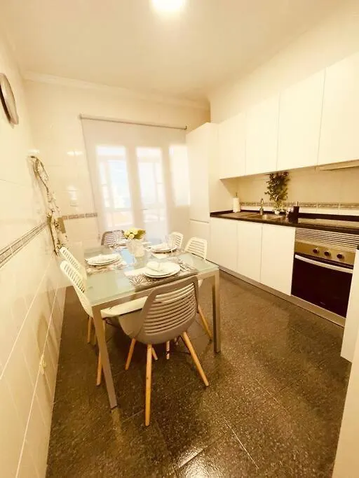פונשל Seaview Apartment Walking To The Beach
